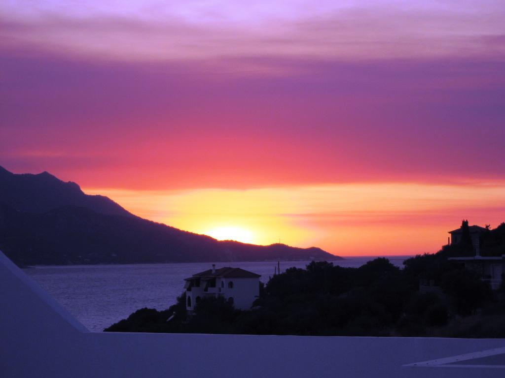 Scorpios Hotel&Suites Samos Town Exterior foto