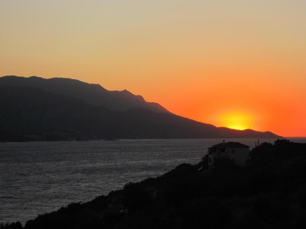 Scorpios Hotel&Suites Samos Town Exterior foto